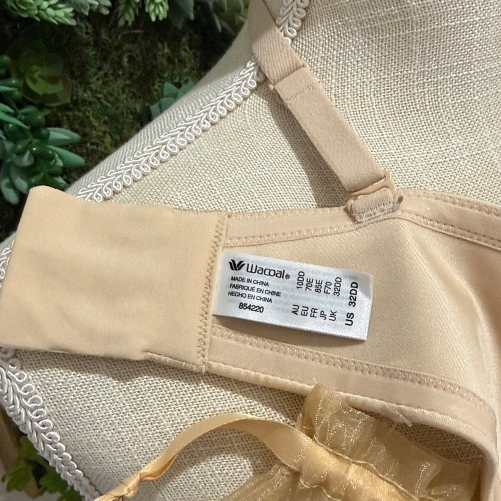 NWT Wacoal Amazing Assets Strapless Push-Up Bra